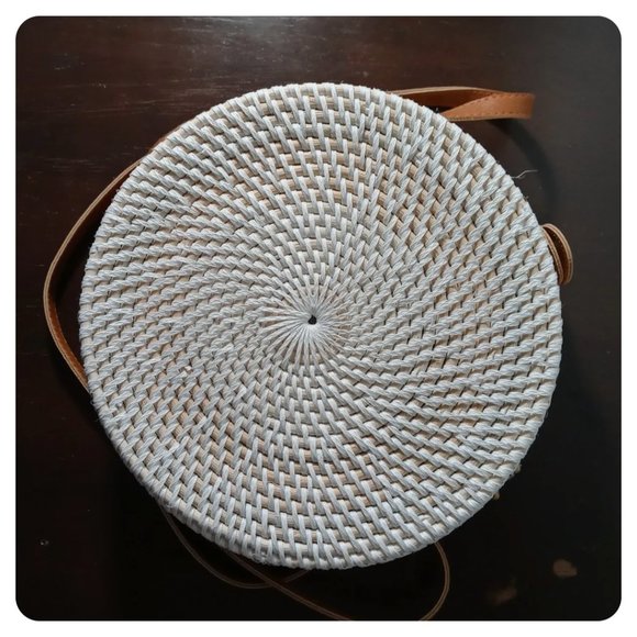 HAND-WOVEN RATTAN, ROUND CROSS-BODY BAG with HIBISCUSπΊ by COLLECTION EIGHTEEN - Picture 2 of 6